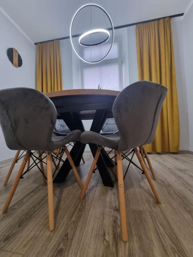 Apartament Lux Lemon Jelenia Gora Bagian luar foto