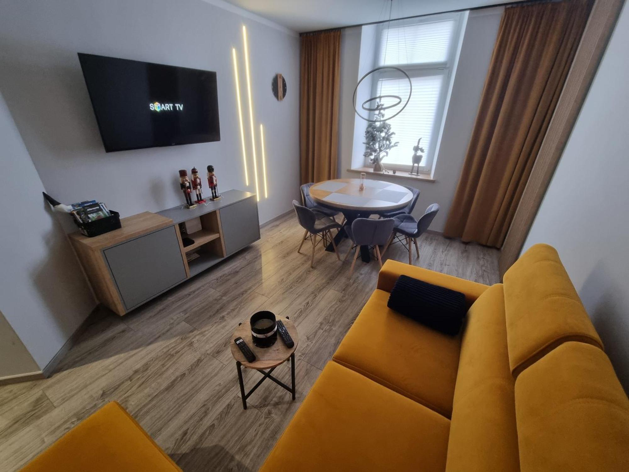 Apartament Lux Lemon Jelenia Gora Bagian luar foto