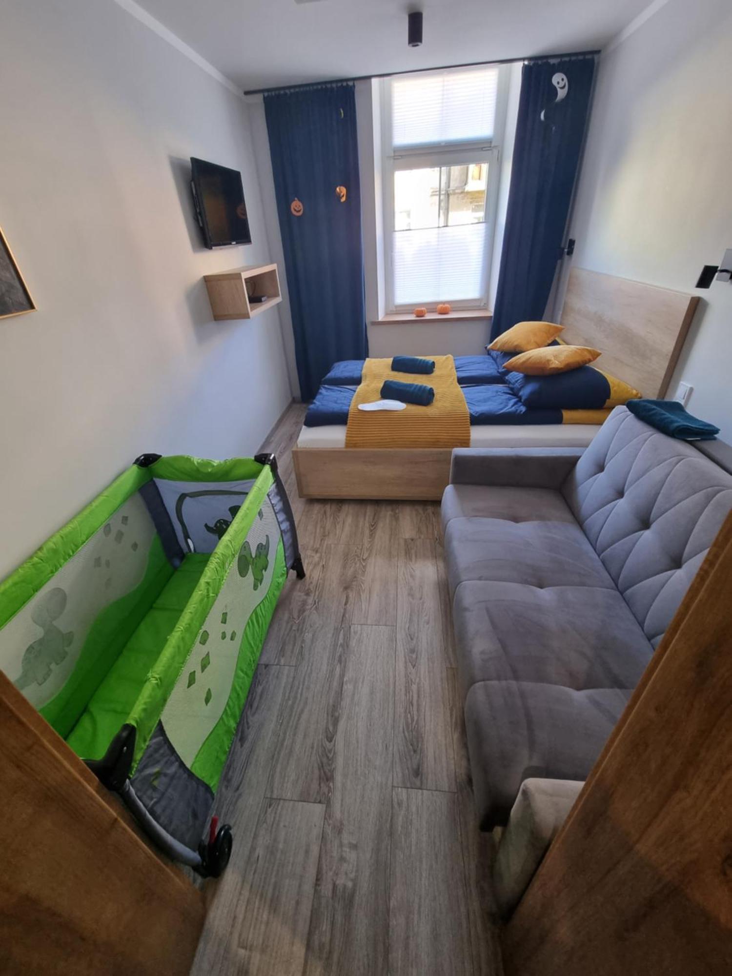 Apartament Lux Lemon Jelenia Gora Bagian luar foto