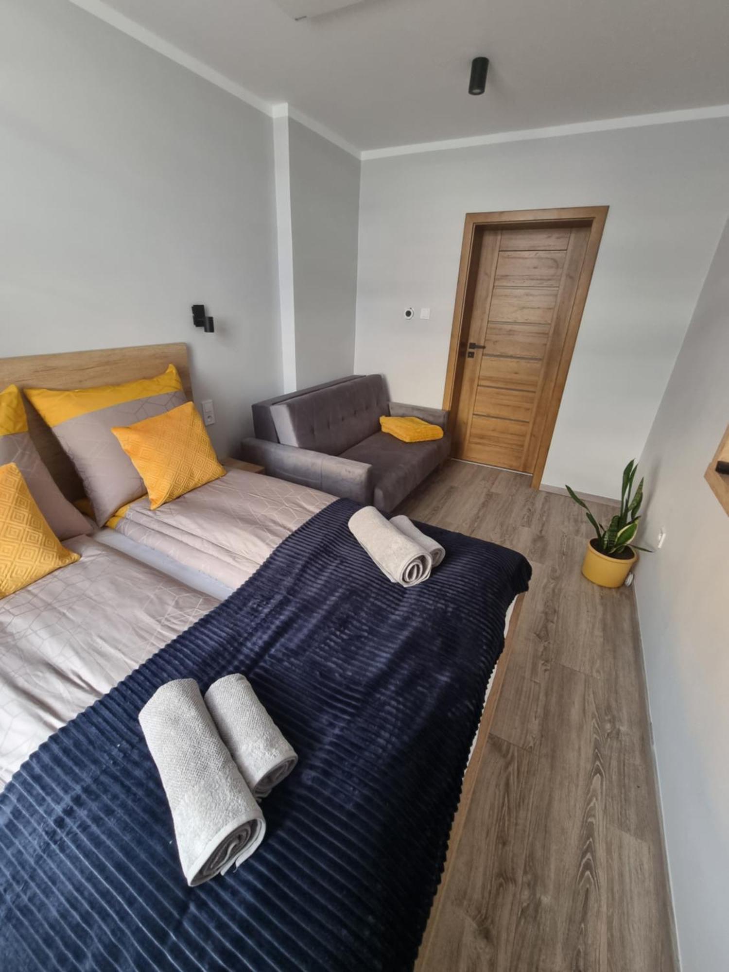 Apartament Lux Lemon Jelenia Gora Bagian luar foto