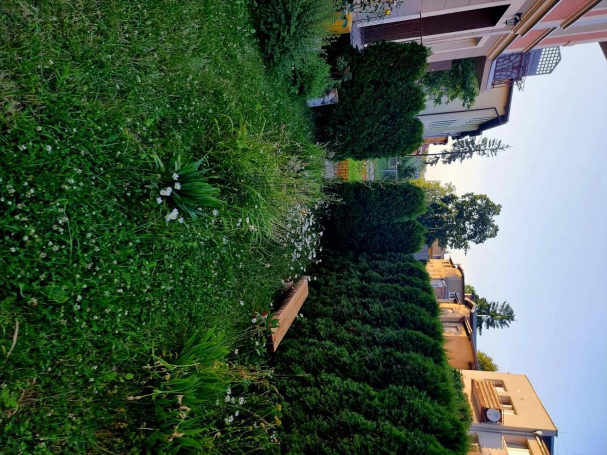 Apartament Lux Lemon Jelenia Gora Bagian luar foto