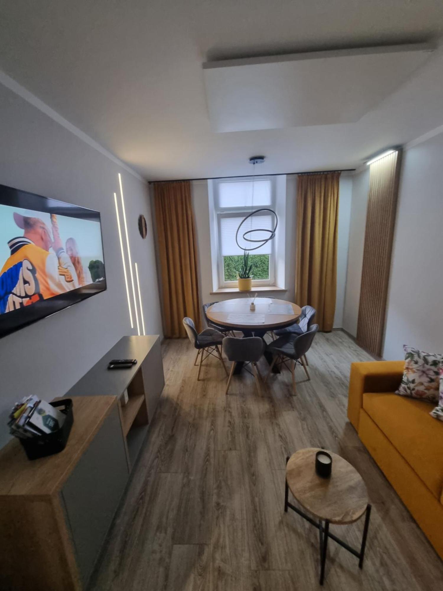 Apartament Lux Lemon Jelenia Gora Bagian luar foto