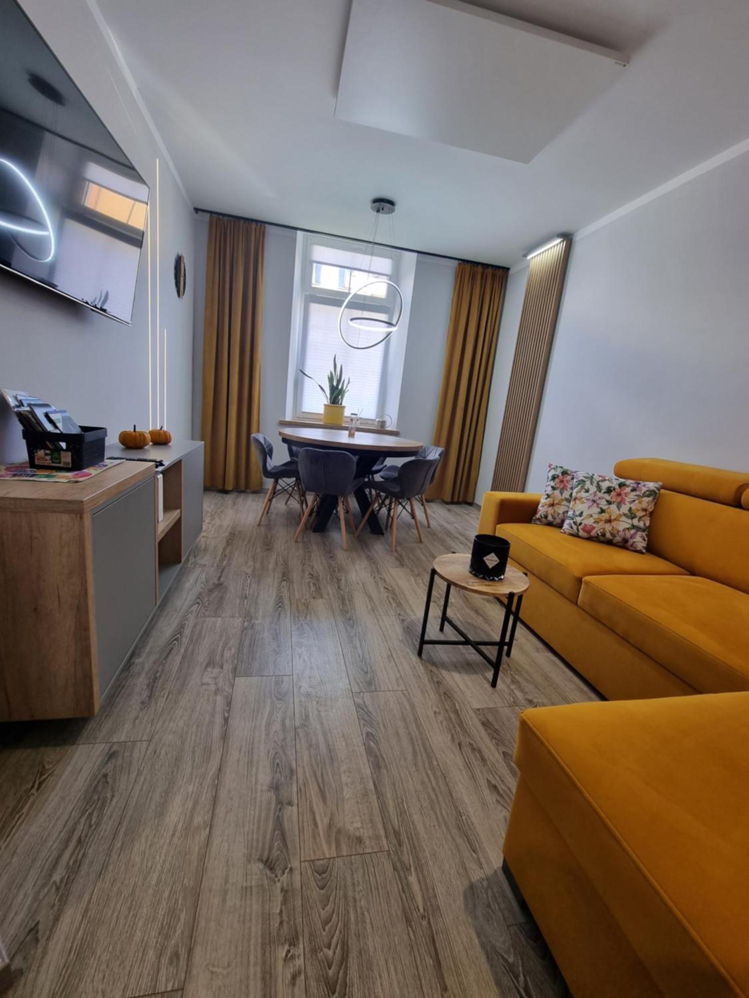 Apartament Lux Lemon Jelenia Gora Bagian luar foto