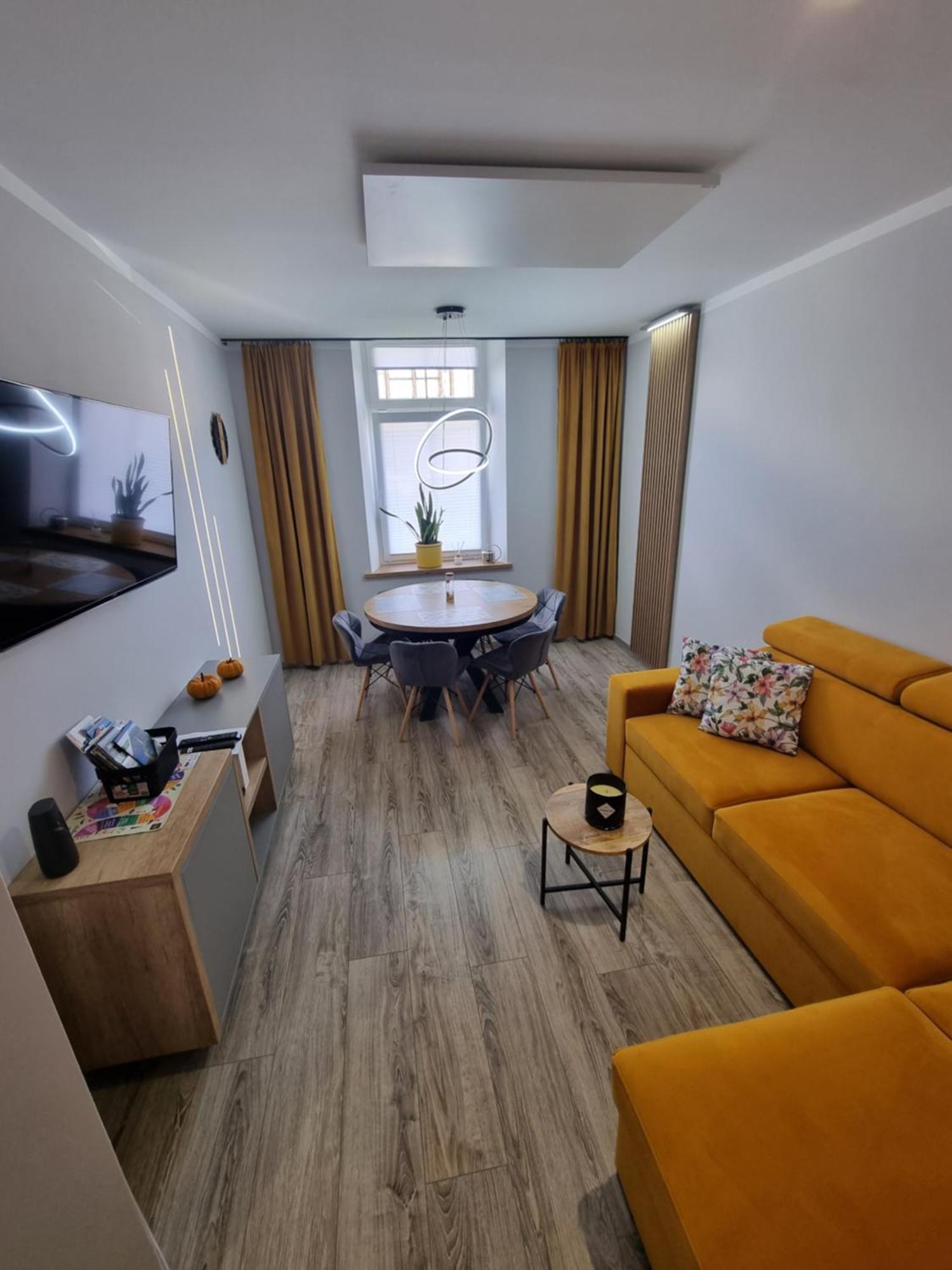 Apartament Lux Lemon Jelenia Gora Bagian luar foto