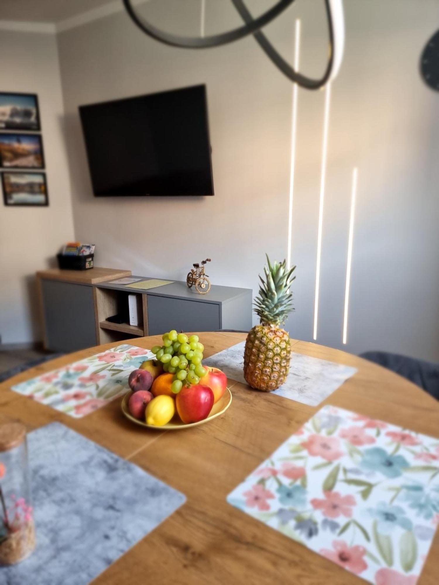 Apartament Lux Lemon Jelenia Gora Bagian luar foto