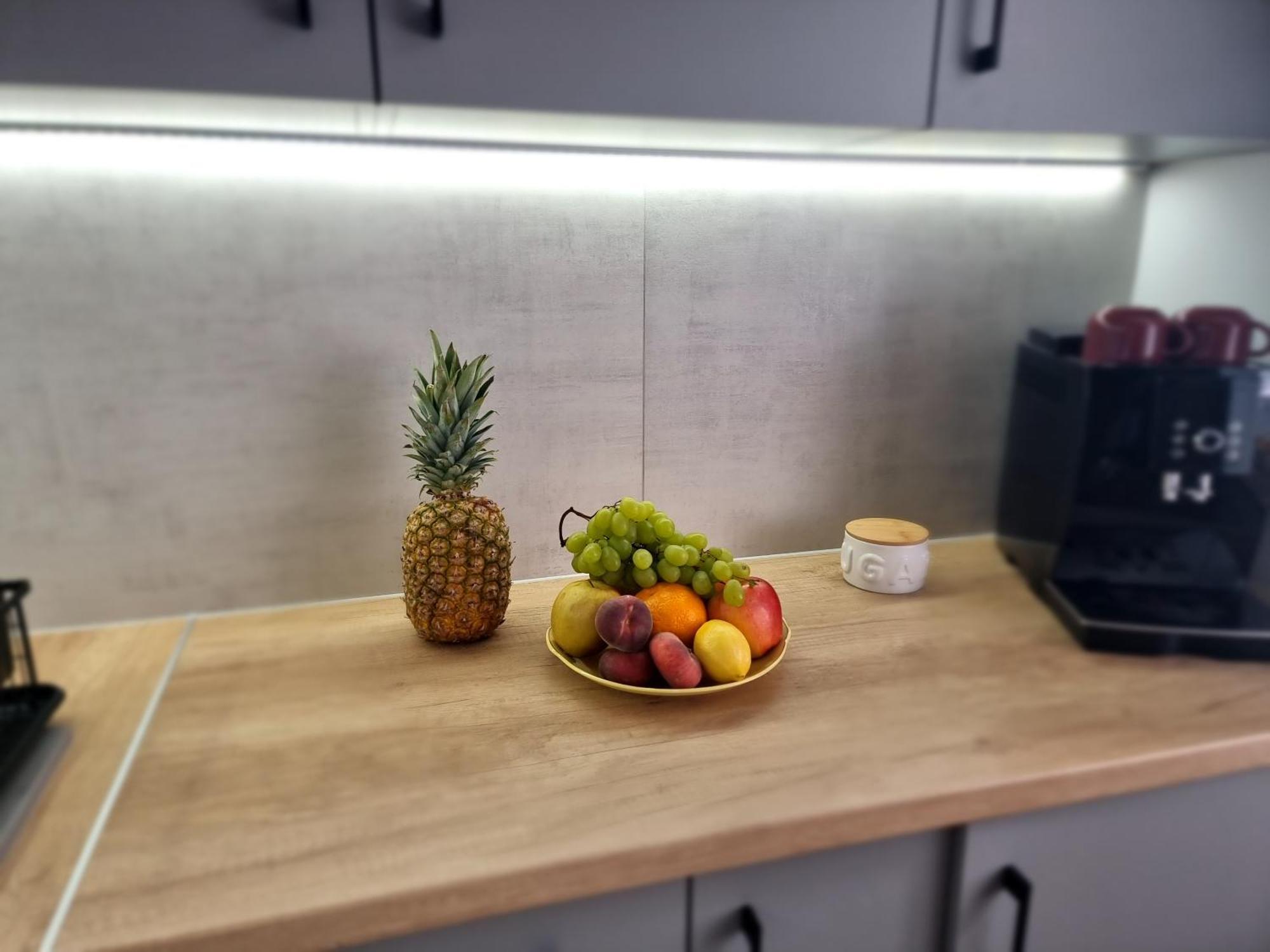Apartament Lux Lemon Jelenia Gora Bagian luar foto
