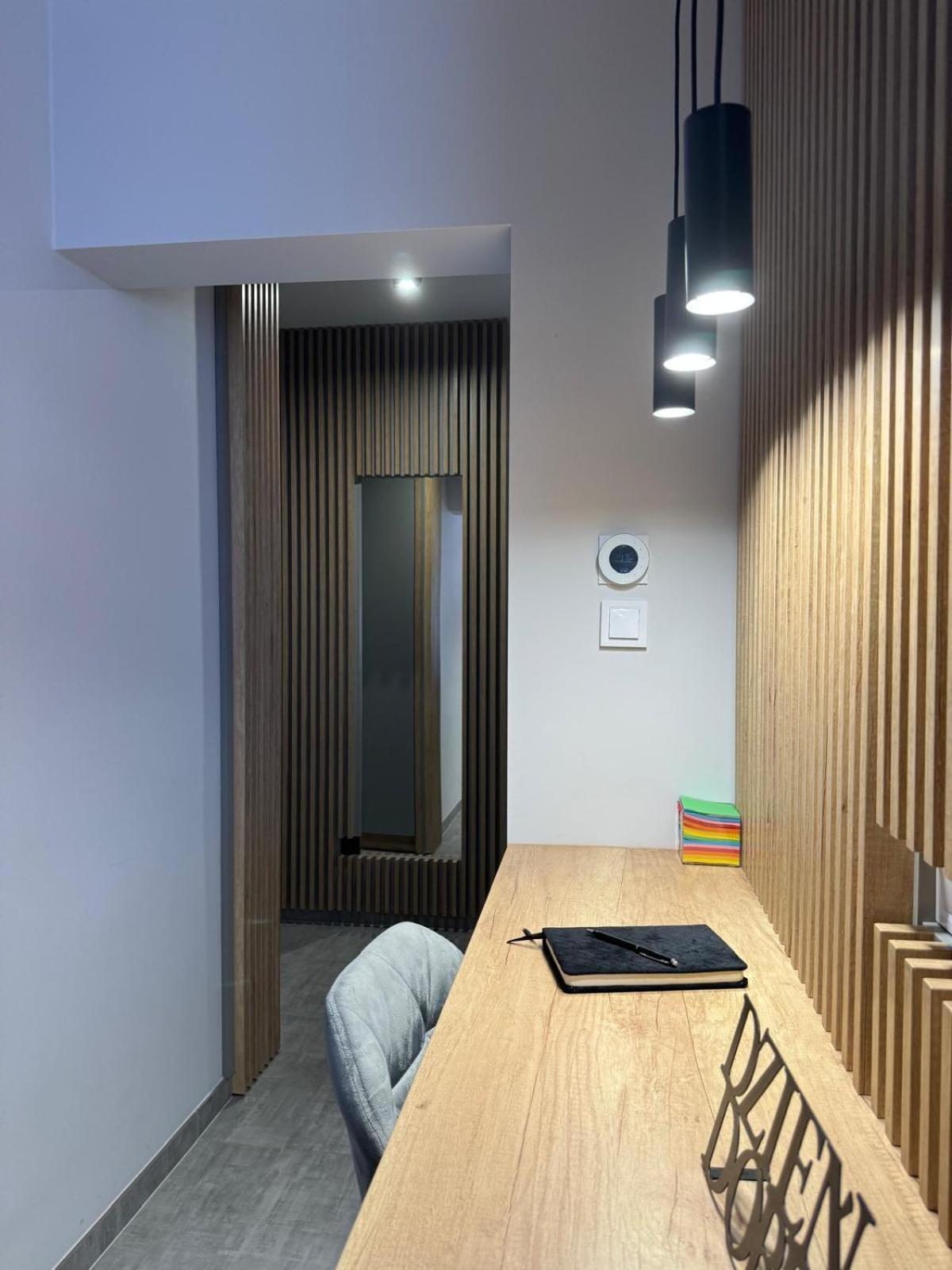 Apartament Lux Lemon Jelenia Gora Bagian luar foto